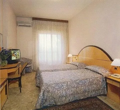 ***  Maximum Hotel Milano Italia